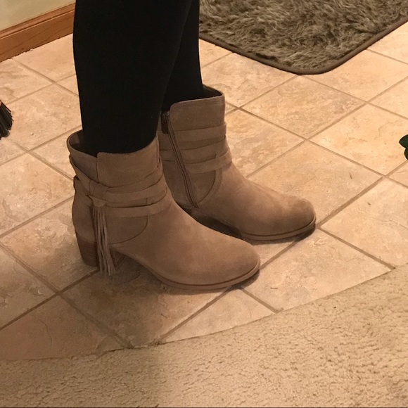 NWT UGG SUEDE BOOTS - Picture 8 of 8
